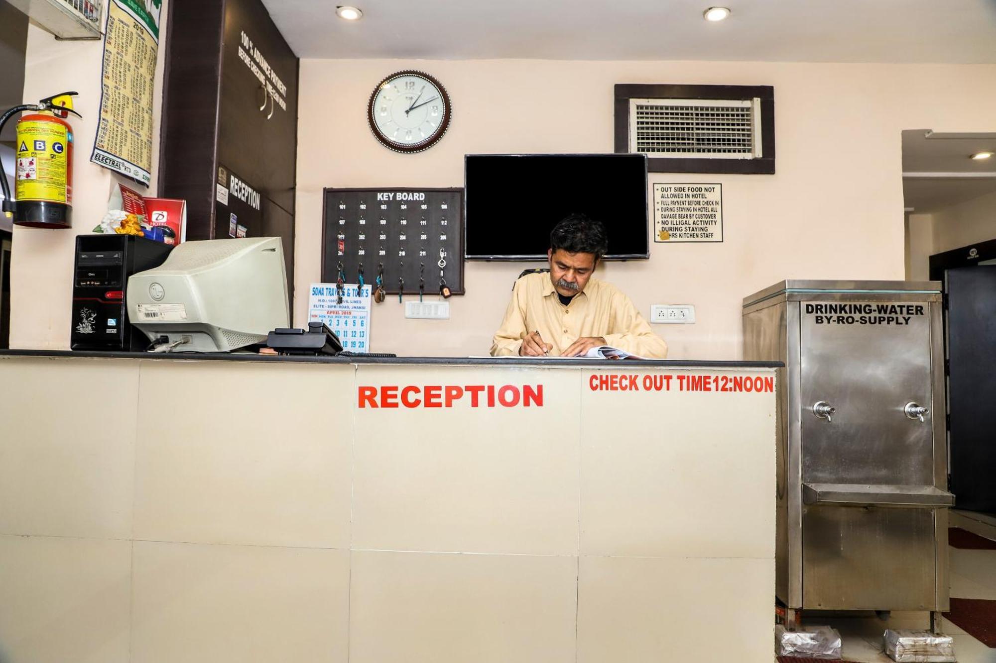 Oyo Hotel Duke Inn Jhānsi Exteriör bild